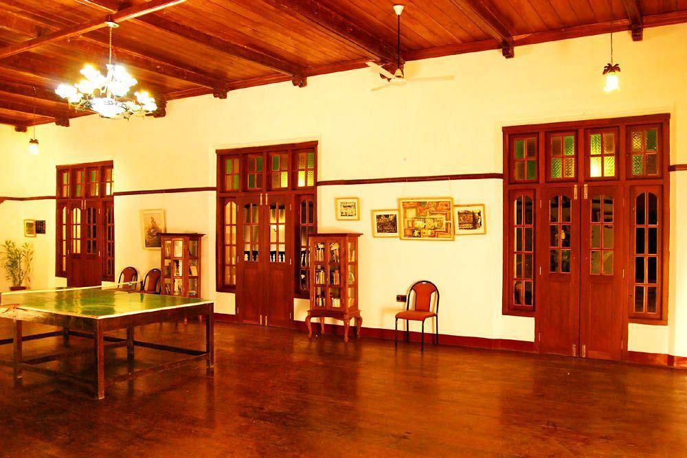 Rossitta Wood Castle Bed & Breakfast Kochi Exterior photo