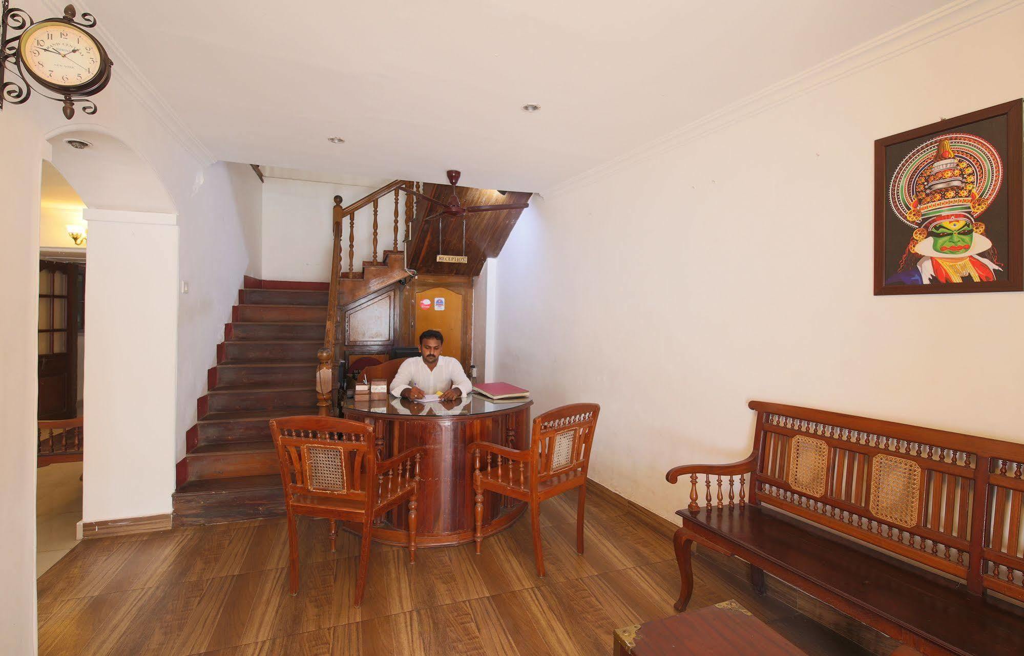 Rossitta Wood Castle Bed & Breakfast Kochi Exterior photo